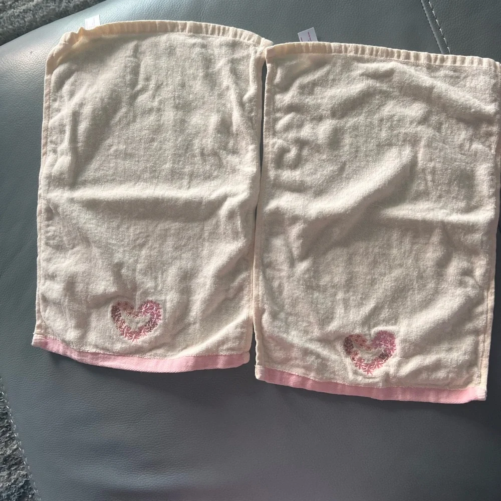 VINTAGE EMBROIDERED HEART KITCHEN/ HAND TOWELS- TARGET